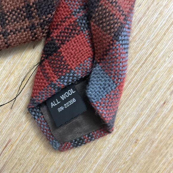 Lilly Dache Mens Neck Tie Red Brown Plaid Rectangle 100% Wool Career Vintage - Picture 2 of 3